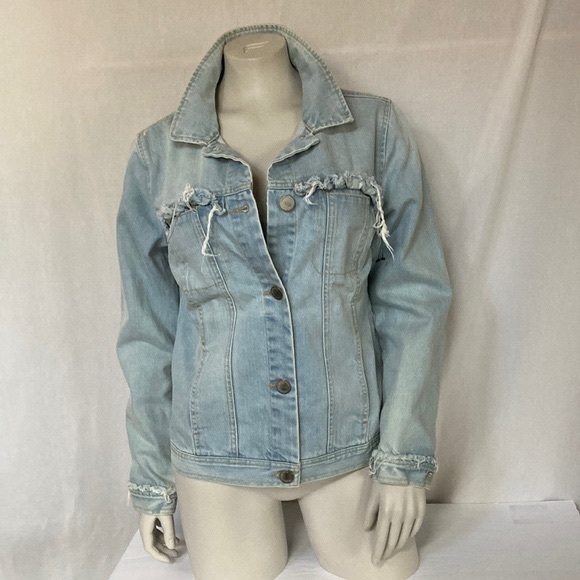 DEMOCRACY Jeans Light Blue Denim Jacket Fray Ruffle Size Small Button Down NWOT - Picture 2 of 8